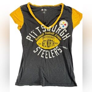 NFL Team Women’s Vneck Black and Yellow Pittsburgh Steelers Tee. Sz M